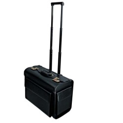 Černý kufr na kolečkách