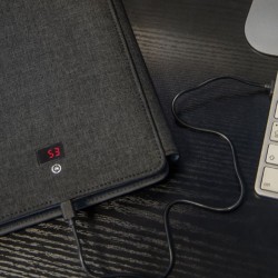 Desky s blokem a powerbankou