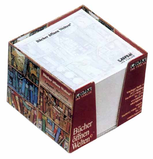 Papírové lístky v papírové krabičce