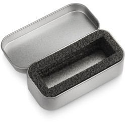 Malá kovová krabička s vložkou na větší flash disk