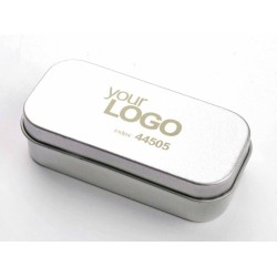 Malá kovová krabička s vložkou na větší flash disk