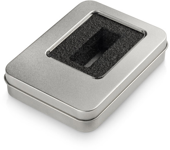 Velká kovová krabička s vložkou na menší flash disk