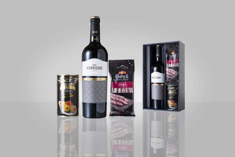 Sada víno 0,7 + salámky Fuet + olivy