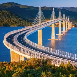 Poznámkový kalendář Mosty 2024, 30 x 30 cm