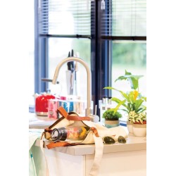 Uzavíratelná lahev s košíkem