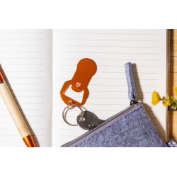 Biropi přívěšek na klíče s otvírákem na láhve