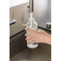 Nepropustná lahev s kovovým uzávěrem