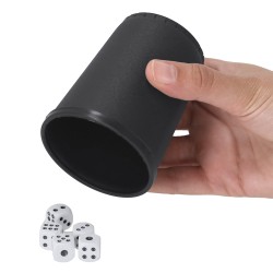 Layshi Kostková hra s kelímkem