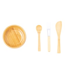 Iringu Sada na aplikaci pleťové masky