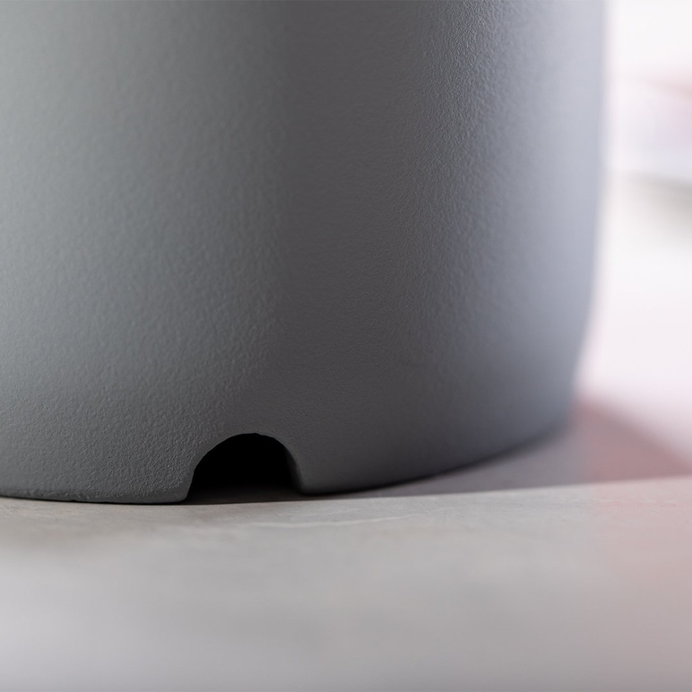 Piler Bluetooth reproduktor vyrobený z bambusu a cementu