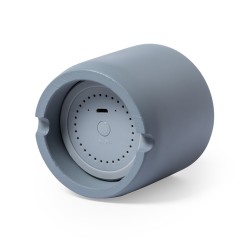 Piler Bluetooth reproduktor vyrobený z bambusu a cementu