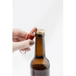 Ellopi přívěsek na klíče s otvírákem na lahve