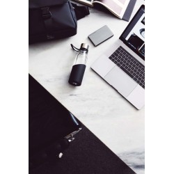 Štíhlá skleněná láhev na vodu VINGA