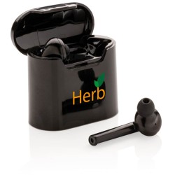 Skutečně bezdrátová sluchátka Liberty v nabíjecí krabičce