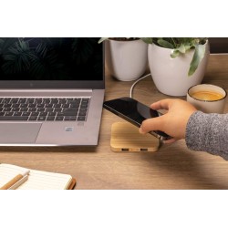 Bezdrátová nabíječka 10W s USB z FSC bambusu