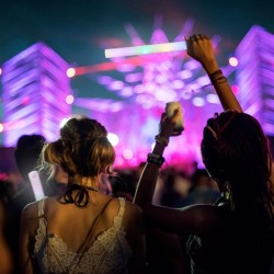 Svítící barevná tyčka