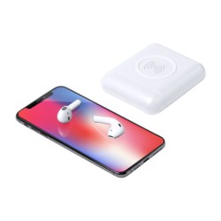 Molik power banka se sluchátky