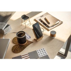 LANGE. Bezdrátová nabíječka v bambusu