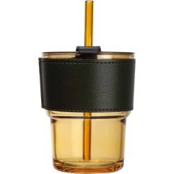 Barevný kórá na piete se uzavírá brčkem