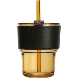 Barevný kórá na piete se uzavírá brčkem