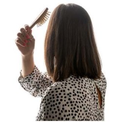 DERN. Dřevěný kartáč na vlasy s bambusovými zuby