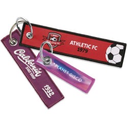 Vyšívaný přívěsek na klíče.