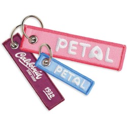 Vyšívaný přívěsek na klíče.