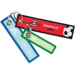 Tkaný přívěsek na klíče.