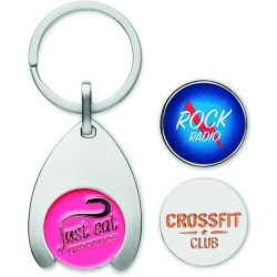 Klíčenka ve tvaru drápu se smaltovanými, tištěnými a tlakově litými žetony.