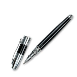 Černý kovový roller elegantního tvaru