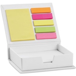 Bílý poznamkový blok s lepicími bločky