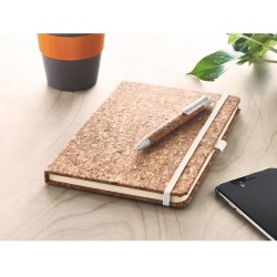 Zápisník a propiska z korku