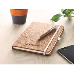 Zápisník a propiska z korku