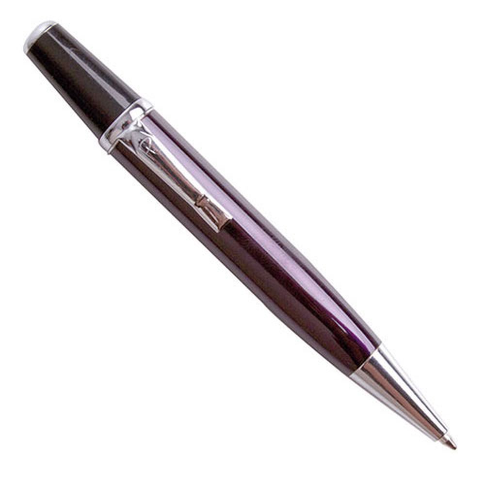 Kovové pero se stříbrným klipem