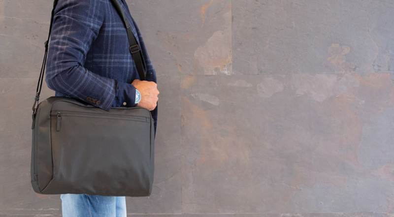 Černá taška na 15,6 notebook Fashion PVC free